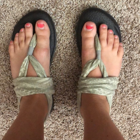 sanuk sandals sizing